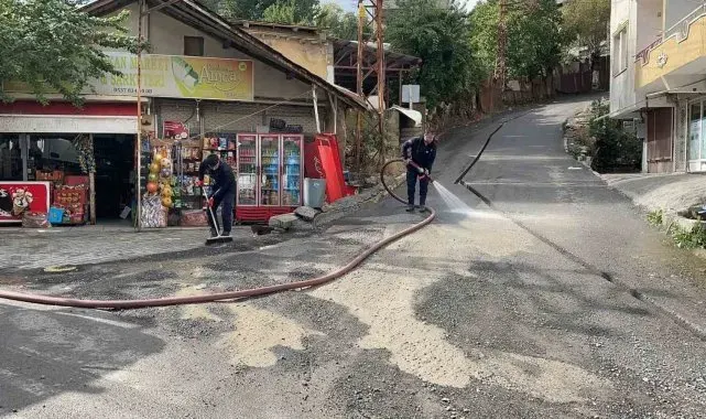 Selden sonra caddeler tazyikli suyla yıkandı