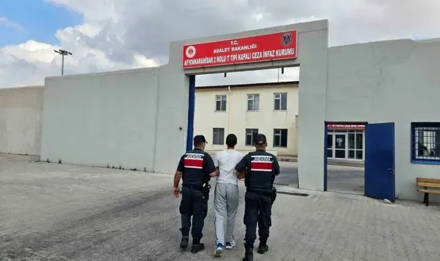 2 yıl 6 ay hapis cezası ile aranan şahsı jandarma yakaladı