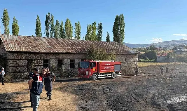 Saman yüklü kamyonda yangın çıktı