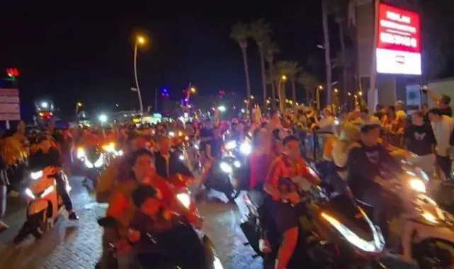 Marmaris'te Galatasaraylılar galibiyet sevinci ile sokaklara döküldü