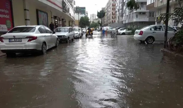 Adana'yı 'süper hücre' vurdu
