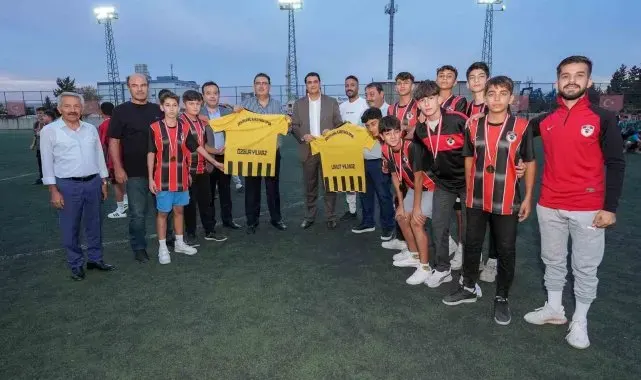 Yılmaz, turnuvaya katılan sporculara teşekkür etti