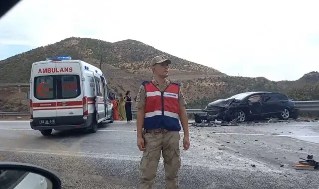 Bitlis'te araçlar kafa kafaya çarpıştı: 8 yaralı
