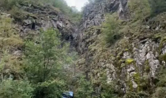 Artvin'de otomobil uçurumdan yuvarlandı: 1 ölü