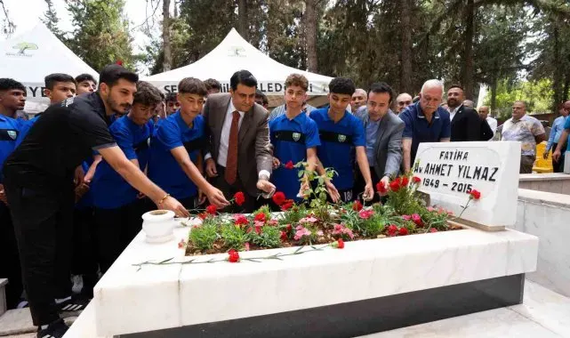 Avukat Ahmet Yılmaz mezarı başında anıldı