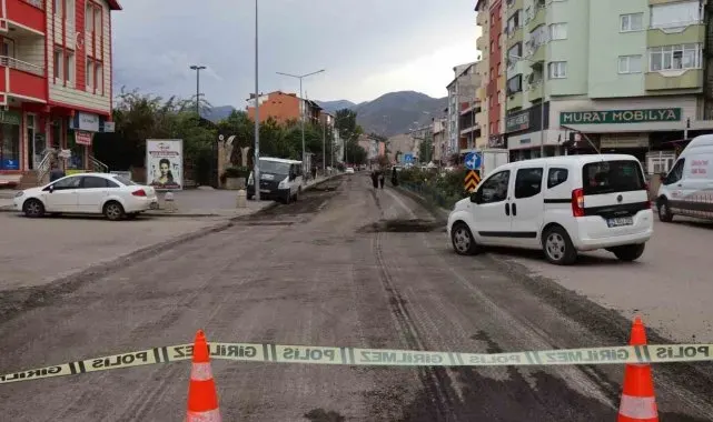 Oltu'da yollar yeniden asfaltlanıyor