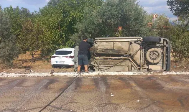 Ticari araçla çarpışan otomobil, bir evin bahçesine daldı