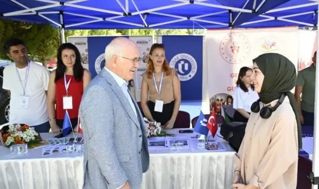 Rektör Savaş yeni öğrencilerle buluştu