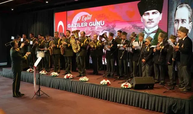 Gaziler Günü: Gaziler ve askerlerden oluşan koro konser verdi