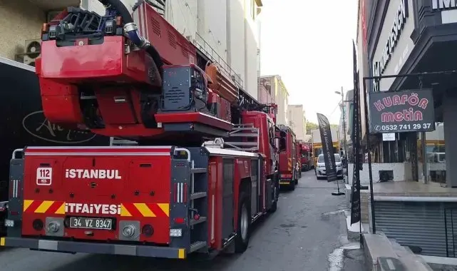Ümraniye'de mobilya üretim atölyesinde çıkan yangın korkuttu