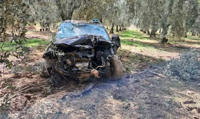 Hurdaya dönen araçtan sağ çıktı