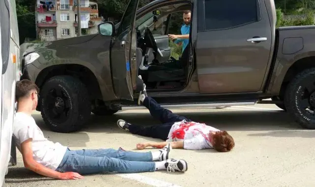Gerçeğini aratmayan trafik kazası tatbikatı