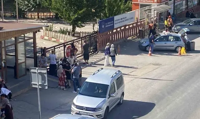 Şehir dışından gelen aileler öğrencilerini yurtlara yerleştirmeye başladı