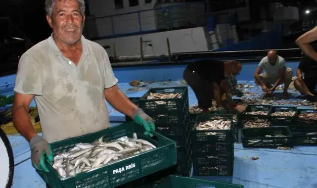 Akdeniz'e 'Vira Bismillah' diyerek açılan balıkçılar sezona bereketli başladı