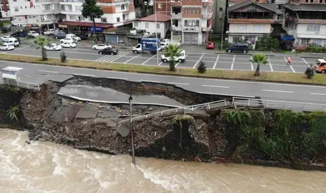 Hopa'da çöken yol havadan görüntülendi