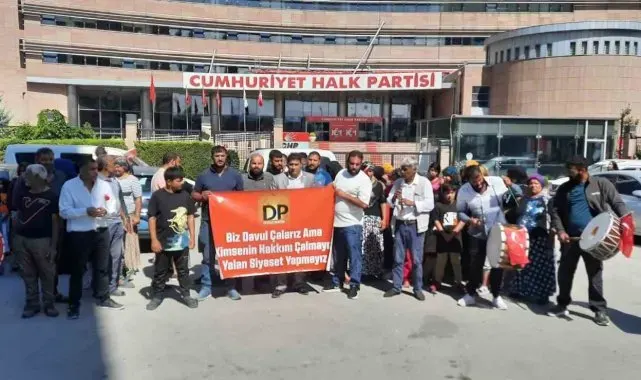 CHP Genel Merkezi önünde davullu, zurnalı eylem