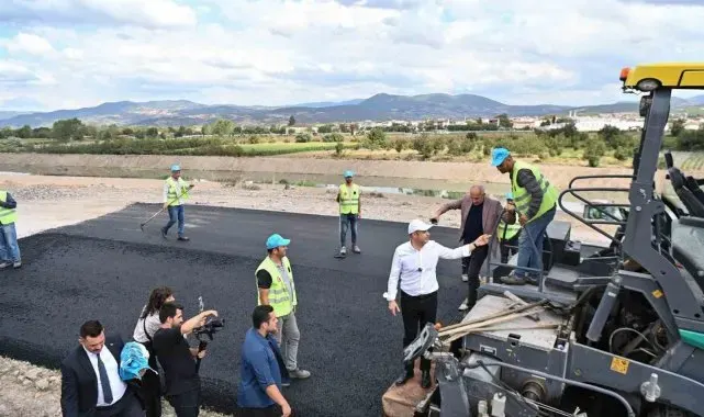 Başkan Akın, sıcak asfalt serim çalışmalarını yerinde inceledi