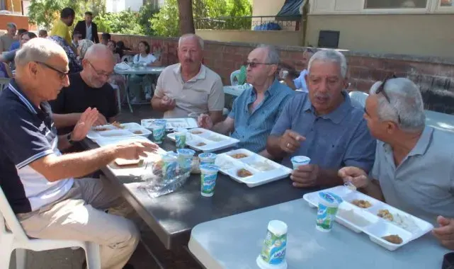 Balıkesir'de davullu klarnetli keşkek dövme geleneği asırlardır sürüyor