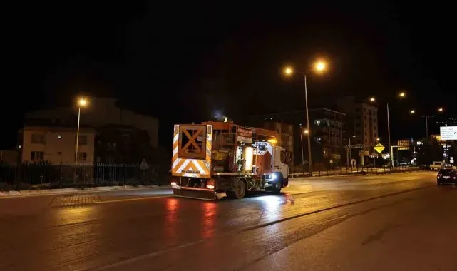 Denizli'de yol çizgileri yenileniyor