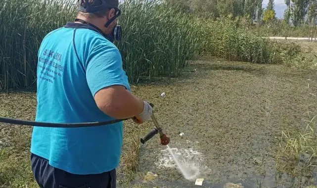 Büyükşehir'in müdahale timi her köşe başında haşereyle mücadelede
