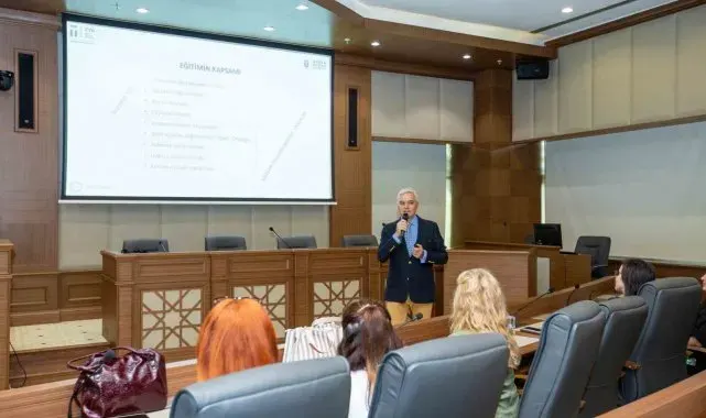 Belediye personeline 'Etkili iletişim, problem çözme ve liderlik eğitimi'