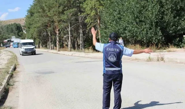 Zabıtadan okul servis araçlarına denetim