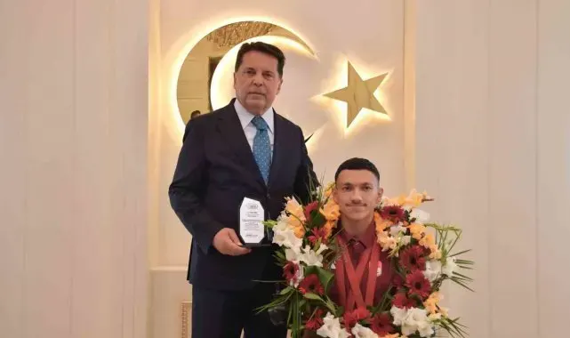 Paralimpik Şampiyon Umut Ünlü'den Başkan Özer'e ziyaret