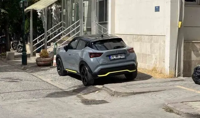Yasaklı alanlara park edilen araçlar tepki çekiyor