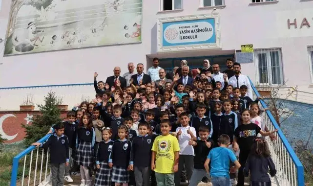 Oltu'da öğrencilere kırtasiye desteği