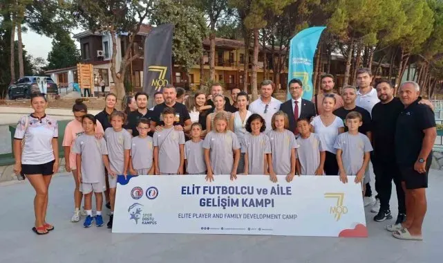 Ertuğrul Sağlam minik sporcu ve aileleri ile buluştu