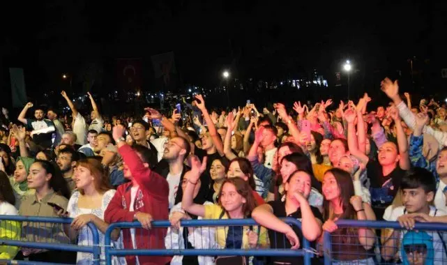 Orhaneli Karagöz Festivali ve Kurtuluş şenlikleri coşkuyla kutlandı