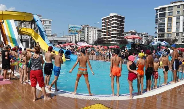 Atakum'da çocuklara havuz jesti