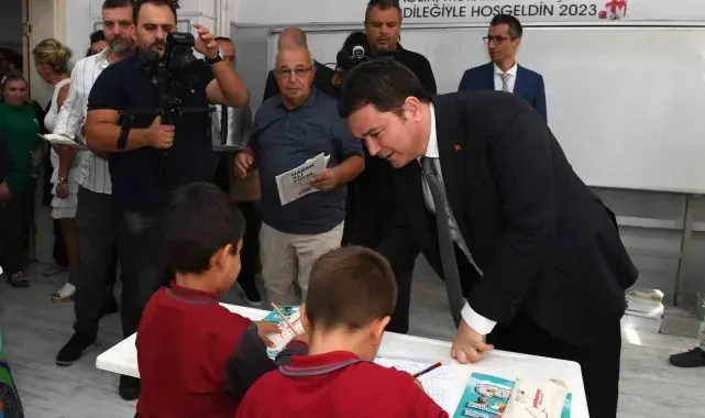 Başkan Aydın'dan öğrencilere ilk ders sürprizi