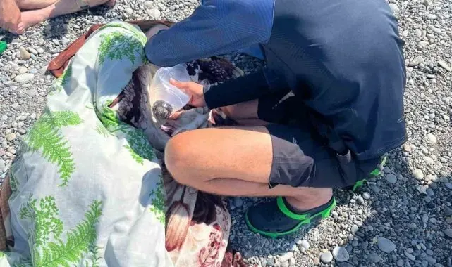 Mavi Bayraklı Halk Plajı'nda hipotermi geçiren kadın kurtarıldı