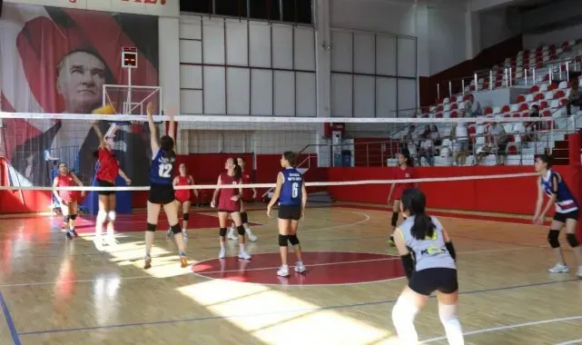 Bayraklı'da 9 Eylül voleybol turnuvası