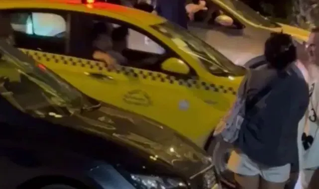 Kadıköy'de aracın önünü kesip darp ettiler: O anlar kamerada
