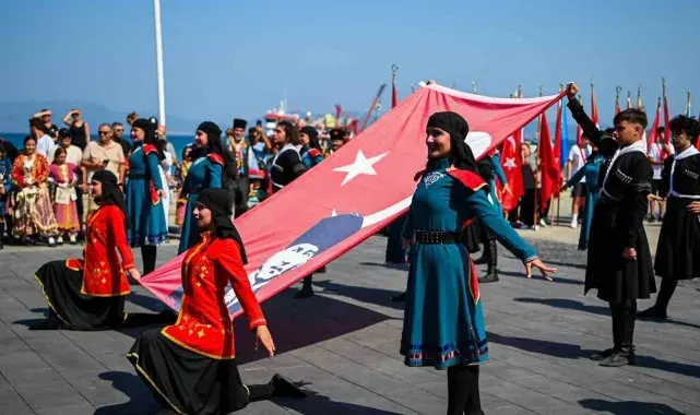 Kuşadası'nın düşman işgalinden kurtuluşunun 102'nci yılı kutlandı