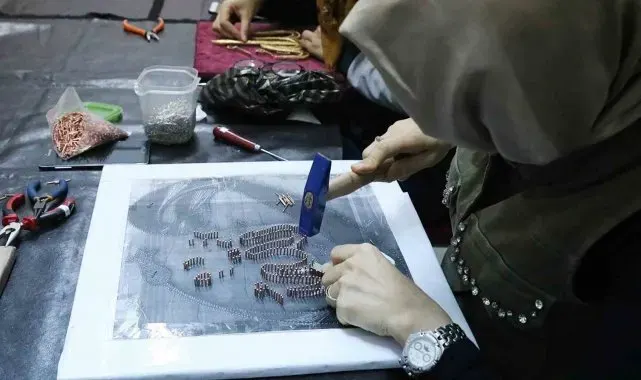 Yüzlerce kişi Büyükşehir SAMEK'le koluna 'sanat' bileziğini taktı