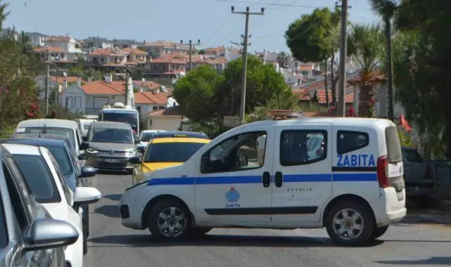 Turistik Cunda Adası yolu az daha ulaşıma kapatılıyordu