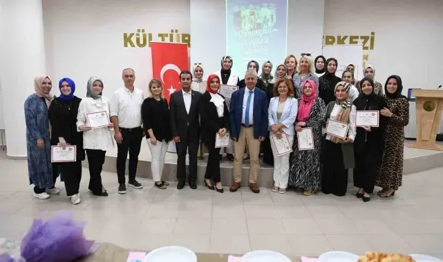 Osmangazi'de Diksiyon Atölyesi'ni tamamlayan kursiyerler sertifikalarını aldı