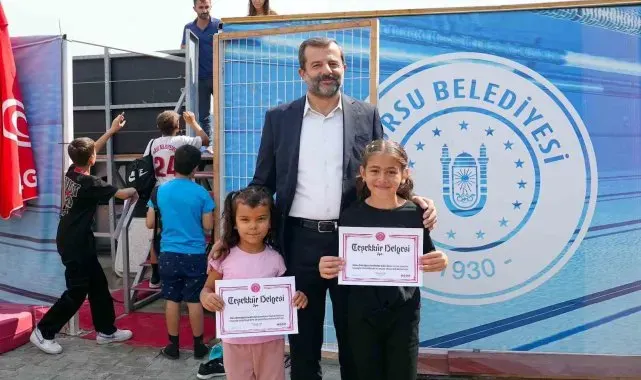 Gürsu'da yüzlerce çocuk yüzmeyi öğrendi