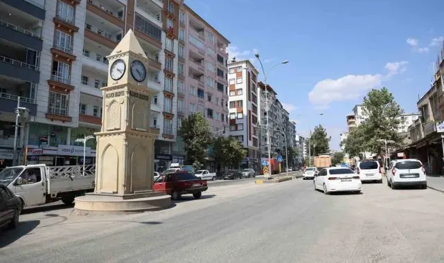 Pazarcık'taki saat kulesi 19 aydır 4.17'yi gösteriyor