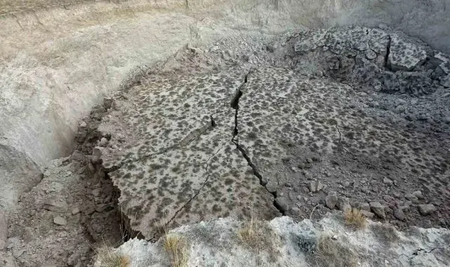 Konya'da 100 metrelik yeni obruk