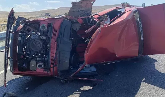 Fiat Tofaş marka otomobil kağıt gibi buruştu: 9 yaralı