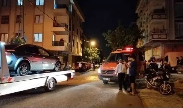Çekmeköy'de çarpışan iki araçtan birisi yandı