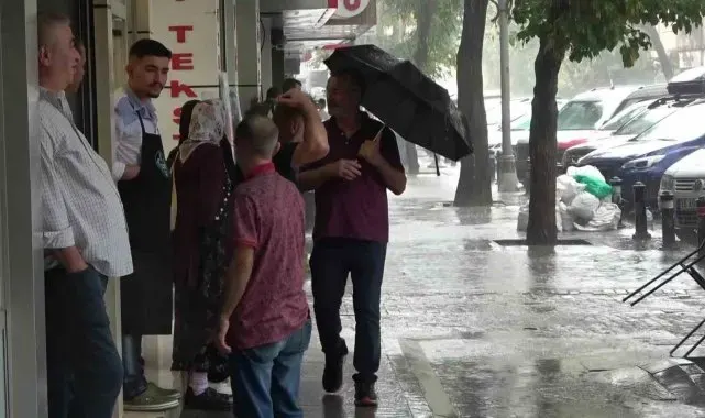 İstanbul'un Anadolu Yakasında yağmur etkisini gösteriyor