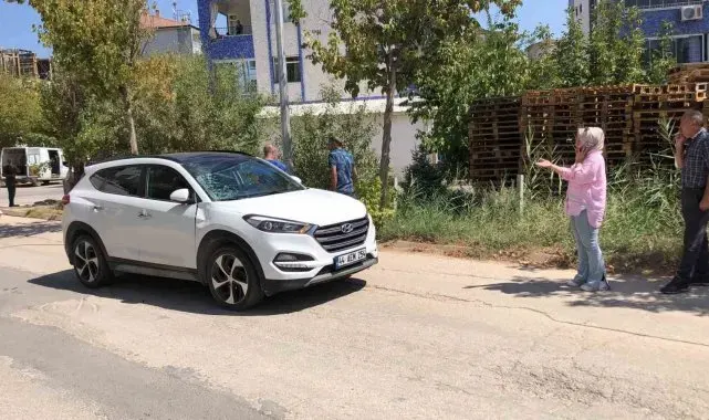 Uzaklaştırma kararı olan şahıs, eşinin aracının önüne atladı