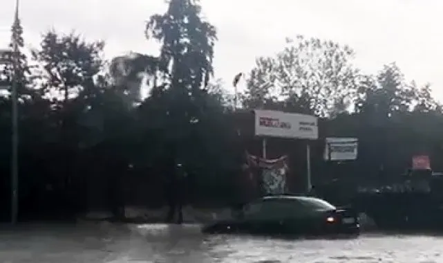 Ankara'da sağanak hayatı olumsuz etkiledi