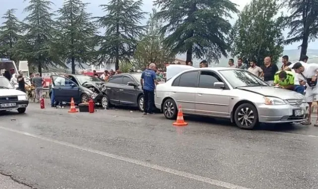 Denizli'de yağışın ardından zincirleme kaza: 5 yaralı