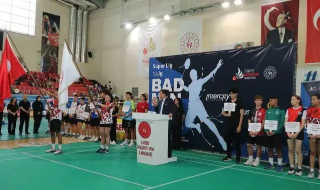 Badminton Süper Lig Müsabakaları Kayseri'de devam ediyor